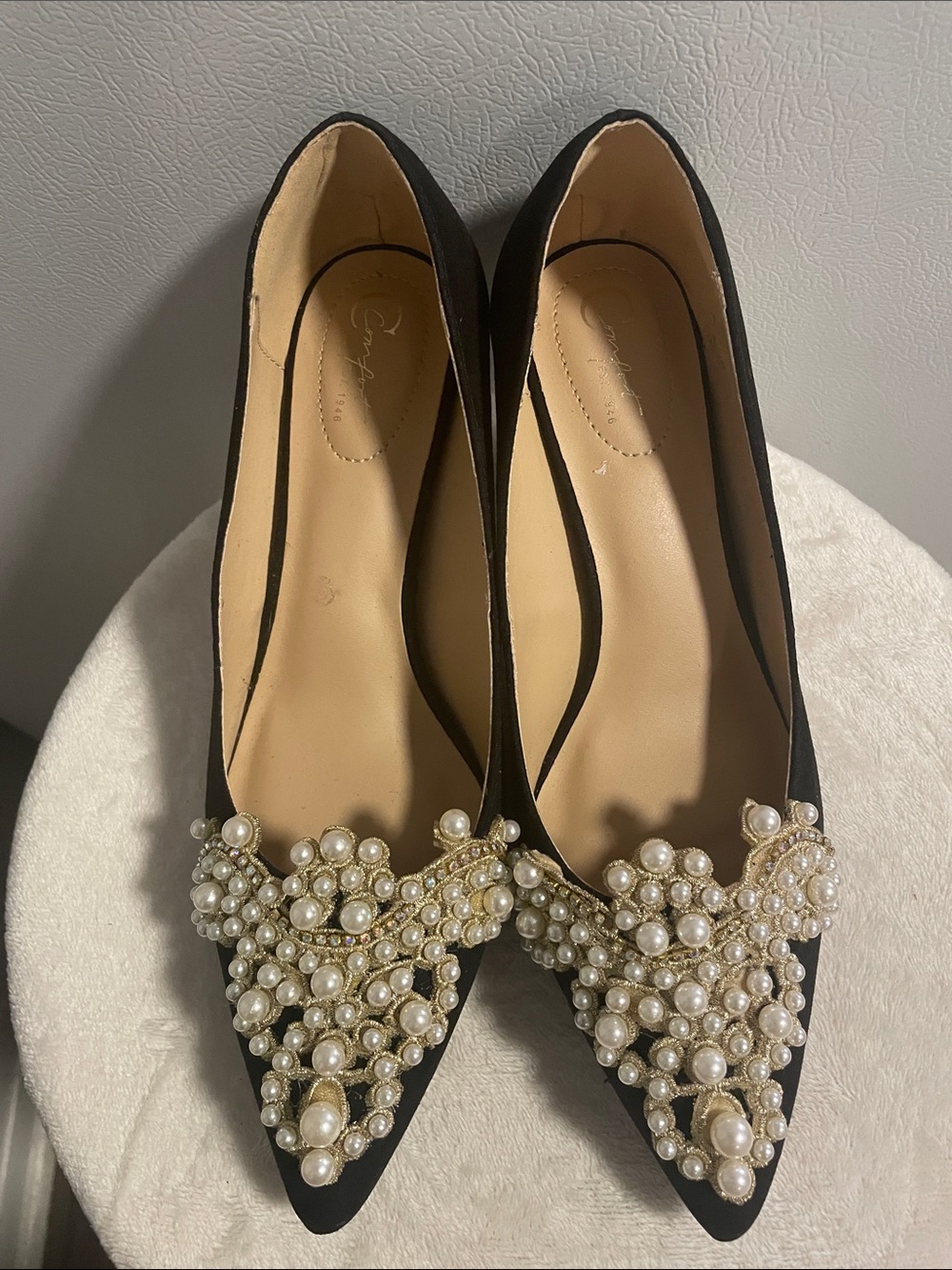 Elegant Black Pearl-Embellished Pointed heels.